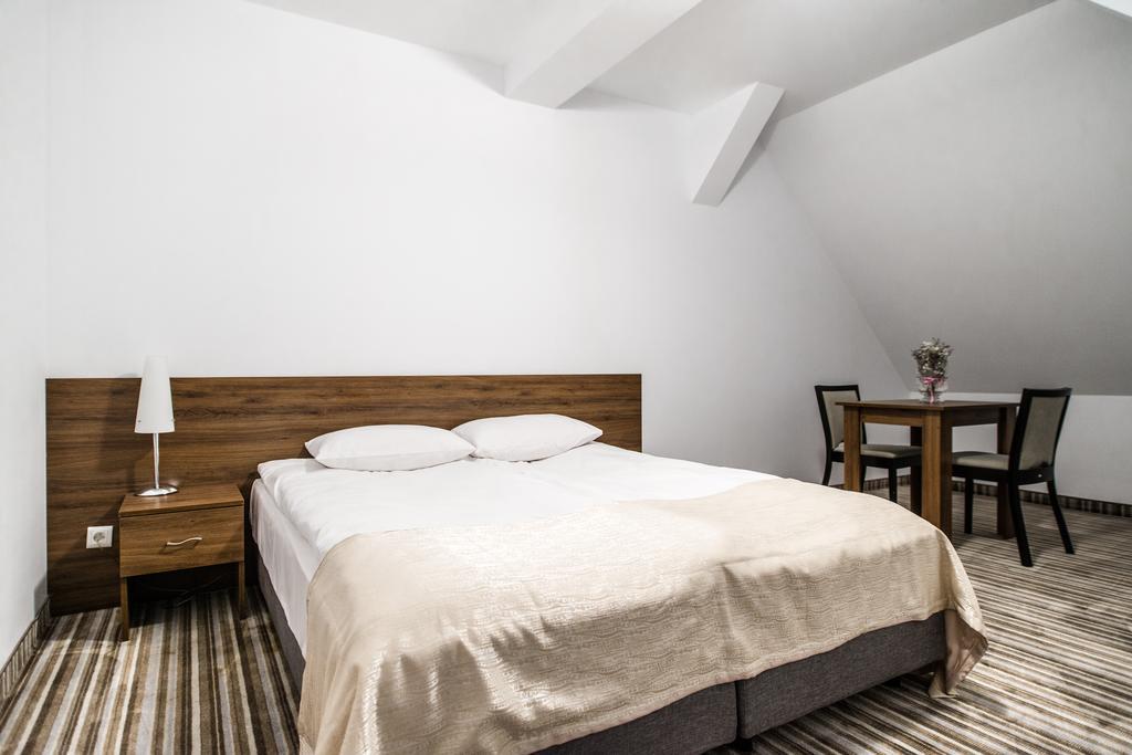 Hotel Przy Dworze Leśna Podlaska Quarto foto